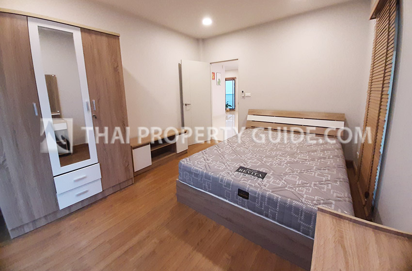 House with Shared Pool in Bangnatrad 